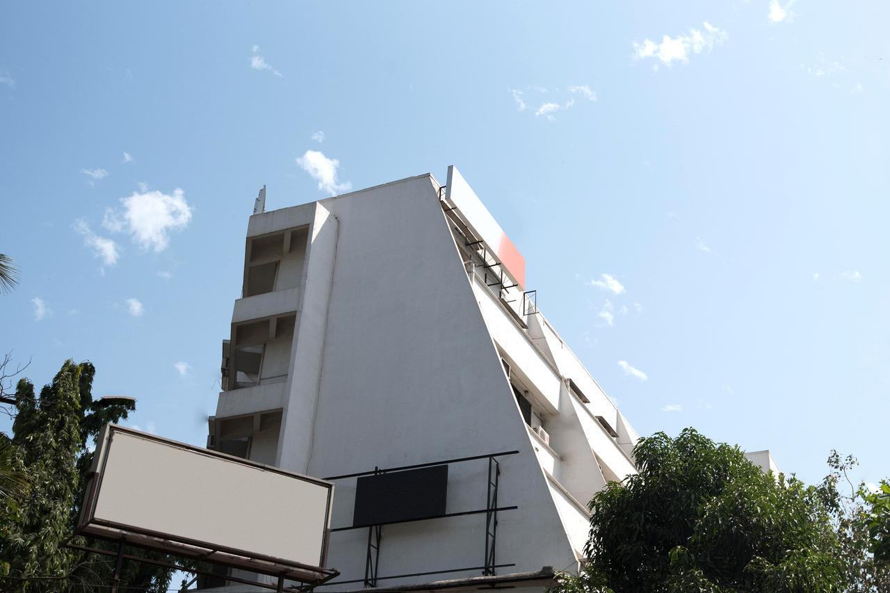 Oyo Flagship 561 Host Inn Bombaim Exterior foto